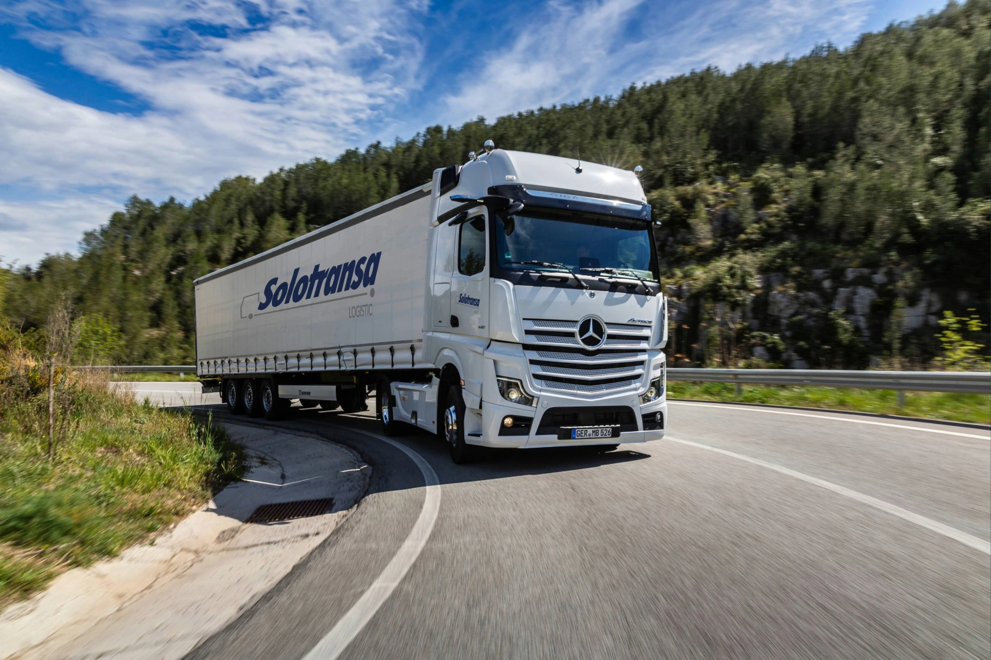 Solotransa Logistic Mercedes-Benz truck: Mercedes Benz Actros Tautliner Truck Solotransa. Specialized in Full Truck Load (FTL) Tautliner Transport and cargo delivery across the EU.