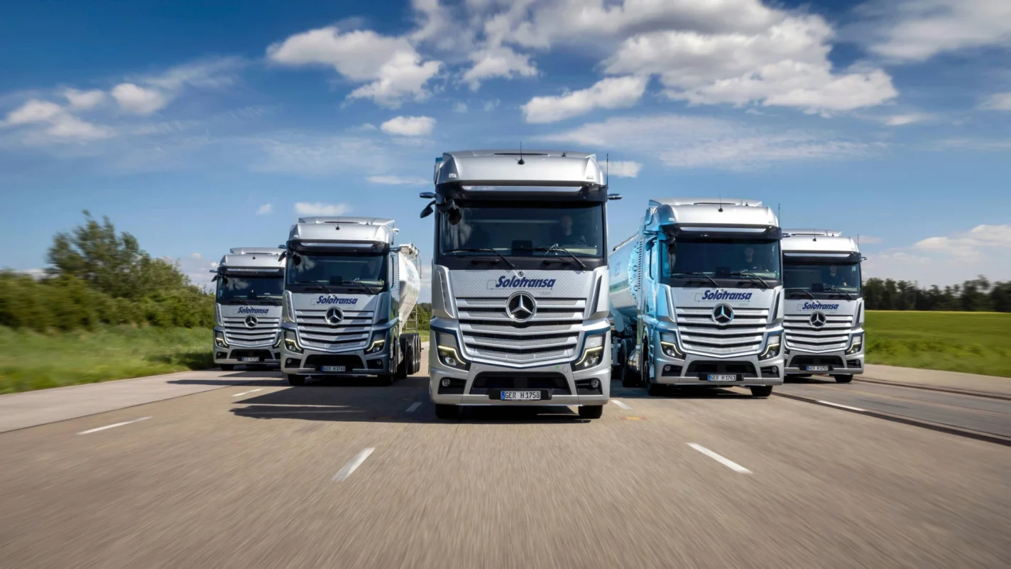 Solotransa Logistic Mercedes-Benz truck: Mercedes Benz Truck Fleet Solotransa Logistic. Specialized in Full Truck Load (FTL) Transport and cargo delivery across the EU.